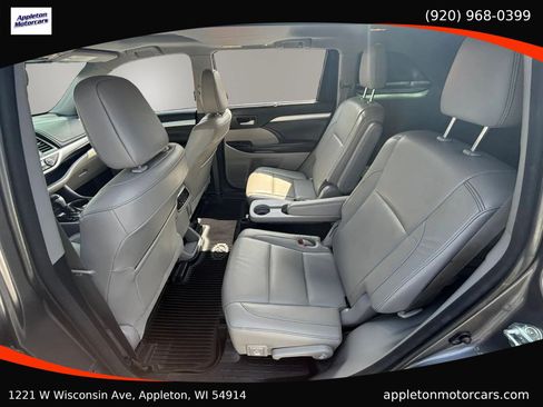 Used 2018 Toyota Highlander XLE AWD/4WD image 29