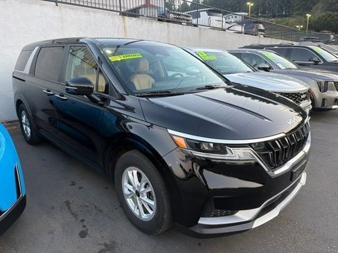 Certified 2024 Kia Carnival LX FWD image 7