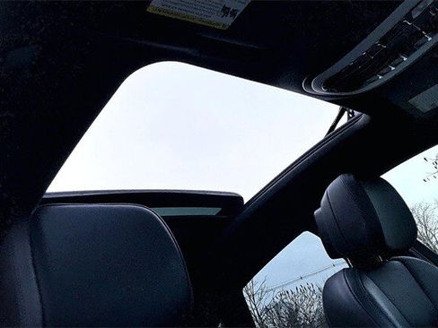 Used 2022 Porsche Macan image 30