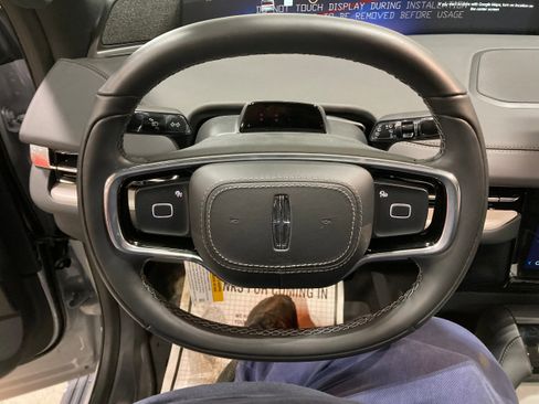 Used 2026 Lincoln Navigator L Reserve AWD/4WD image 32