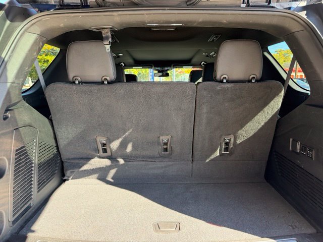 Used 2023 GMC Yukon AT4 w/ AT4 Premium Plus Package AWD/4WD image 19