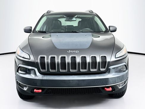 Used 2016 Jeep Cherokee Trailhawk w/ Cold Weather Group AWD/4WD image 2