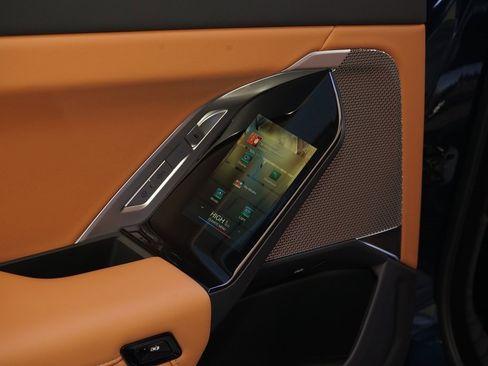 Used 2024 BMW 740i xDrive 740i xDrive w/ Premium Package 2 image 19