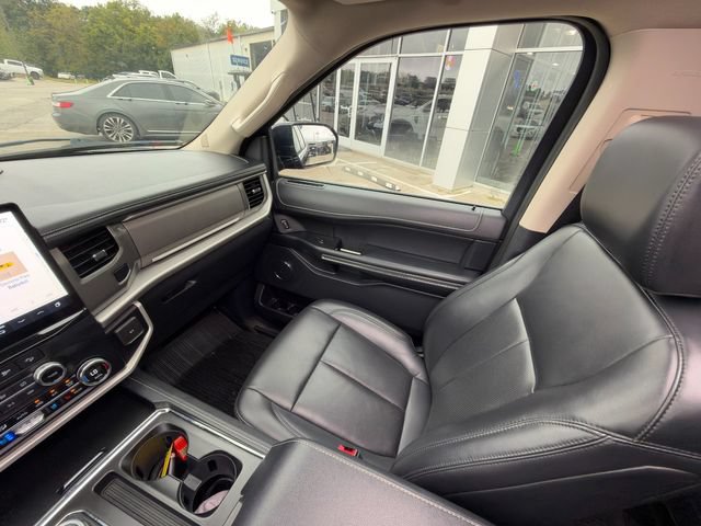 Used 2023 Ford Expedition XLT AWD/4WD image 28