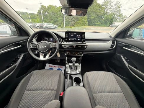 Used 2023 Kia Seltos LX AWD/4WD image 17