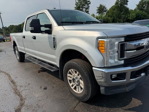Used 2017 Ford F250 XLT w/ FX4 Off-Road Package AWD/4WD image 12