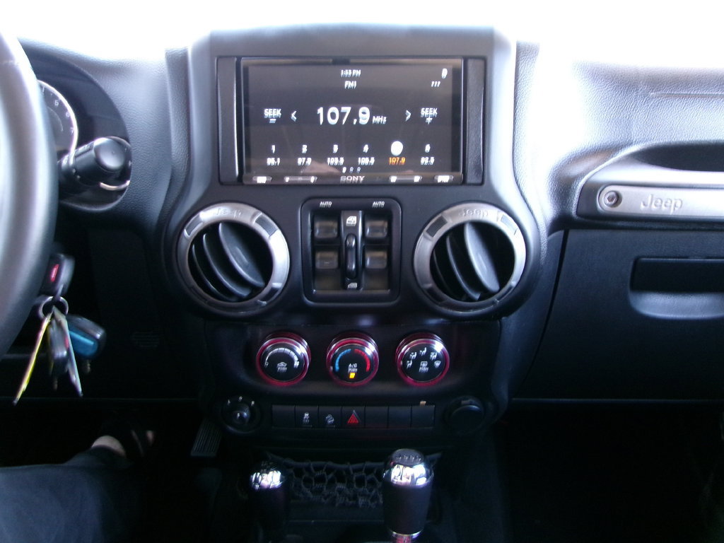 Used 2014 Jeep Wrangler Unlimited Sport w/ Quick Order Package 24S AWD/4WD image 18