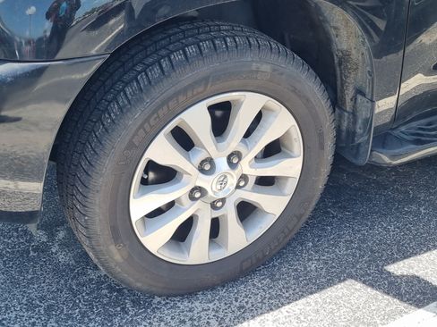 Used 2018 Toyota Sequoia Platinum AWD/4WD image 5