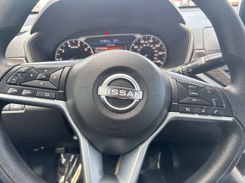 Used 2025 Nissan Altima 2.5 SV FWD image 27