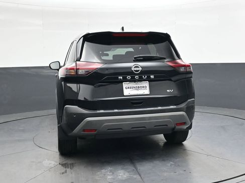 Used 2023 Nissan Rogue SV image 5