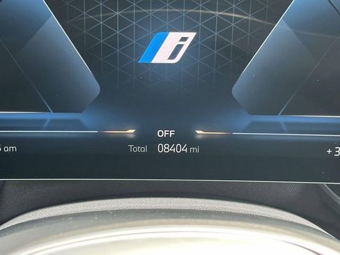 Certified 2025 BMW i7 xDrive60 image 31