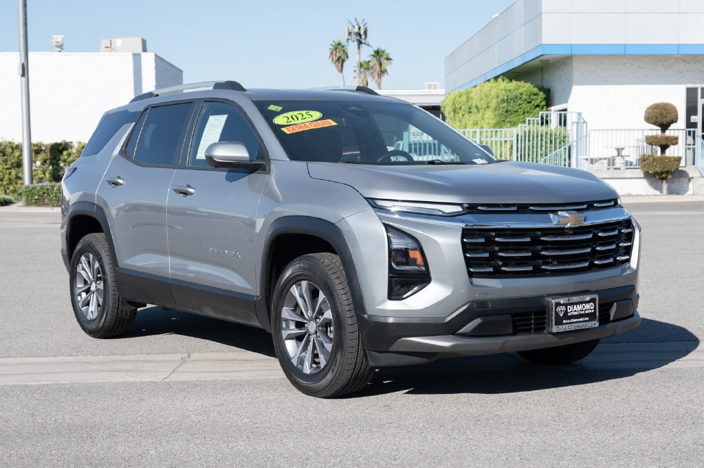 Used 2025 Chevrolet Equinox LT w/ Convenience Package II FWD image 2
