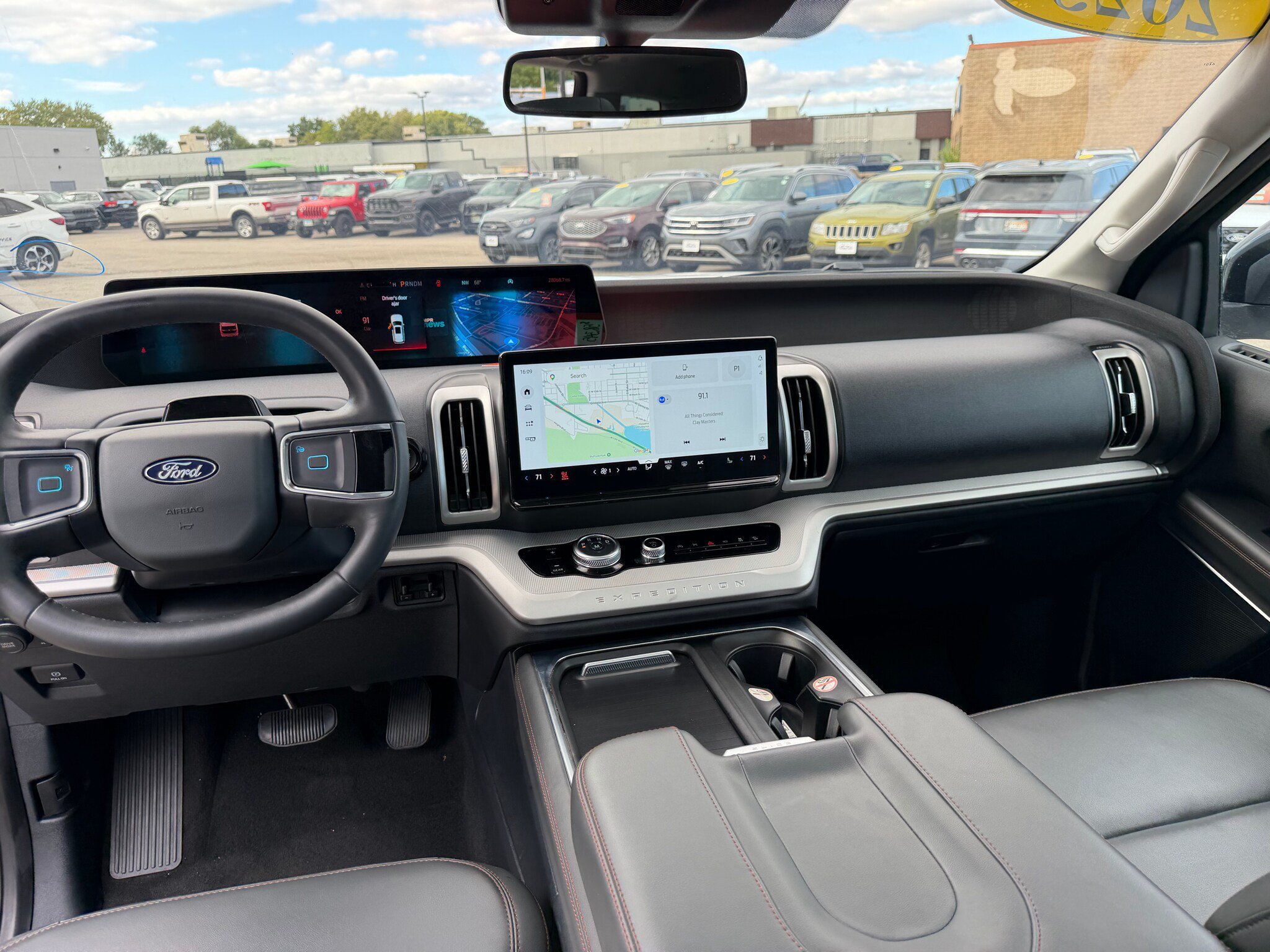Used 2025 Ford Expedition Active AWD/4WD image 10
