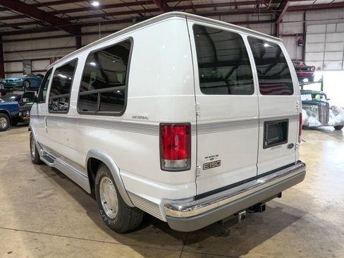 Used 1999 Ford E-150 and Econoline 150 RWD image 6