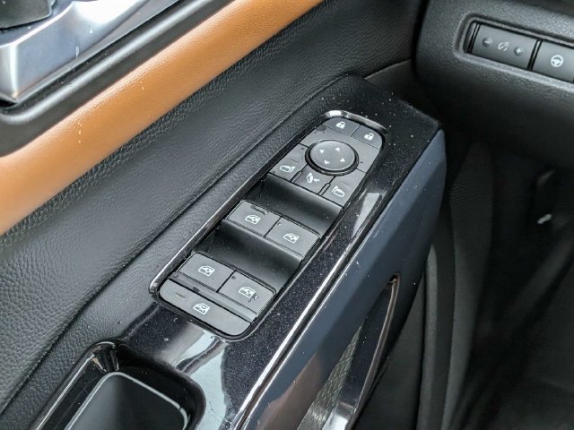 Used 2026 Nissan Pathfinder Platinum w/ Cargo Package FWD image 22