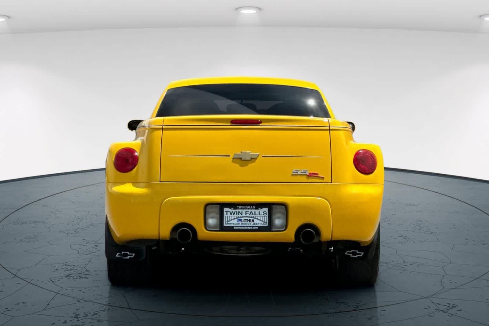Used 2004 Chevrolet SSR w/ Preferred Equipment Group RWD image 6