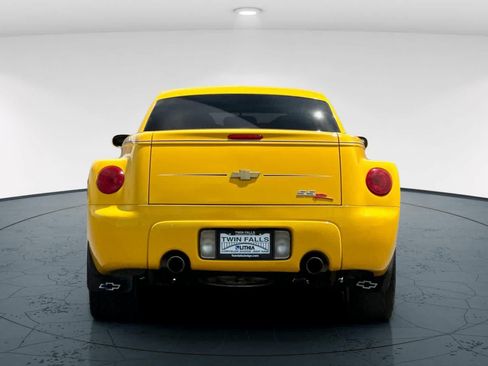 Used 2004 Chevrolet SSR w/ Preferred Equipment Group RWD image 6
