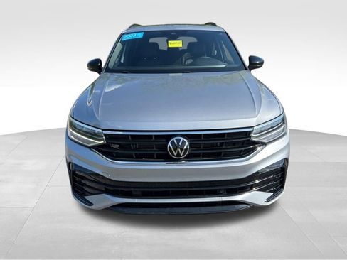 Used 2023 Volkswagen Tiguan SE R-Line image 3