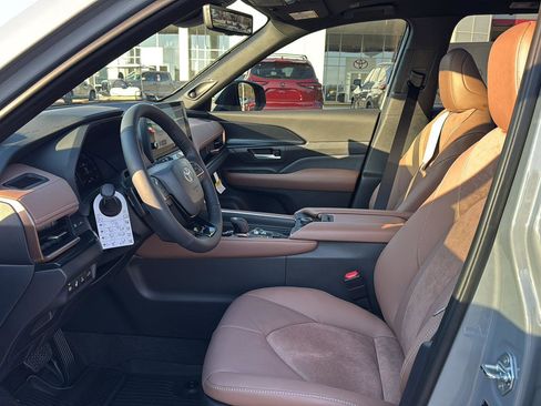 New 2026 Toyota Grand Highlander MAX Platinum image 8