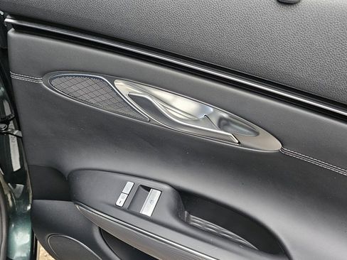 Used 2022 Genesis GV70 2.5T w/ Advanced Package image 10