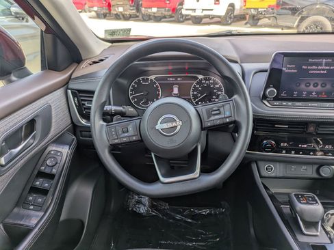 Used 2023 Nissan Rogue SV image 19