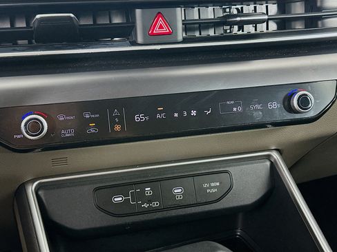 Used 2026 Kia Carnival FWD image 24