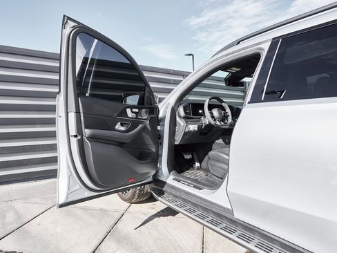 Used 2024 Mercedes-Benz GLS 63 AMG 4MATIC image 29