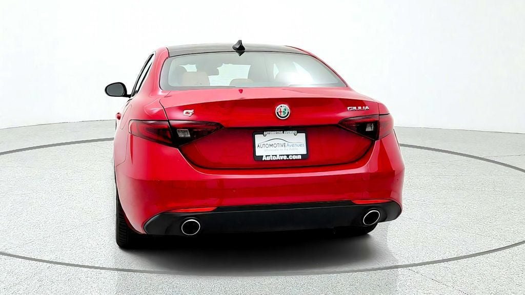 Used 2018 Alfa Romeo Giulia AWD w/ Cold Weather Package image 6
