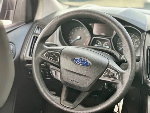 Used 2015 Ford Focus SE FWD image 9
