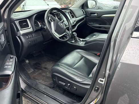 Used 2017 Toyota Highlander XLE image 8