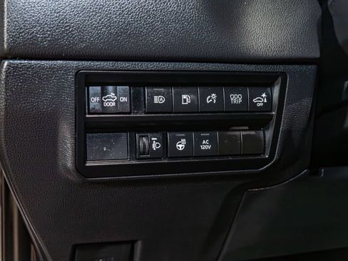 Used 2024 Toyota Tundra Limited AWD/4WD image 17