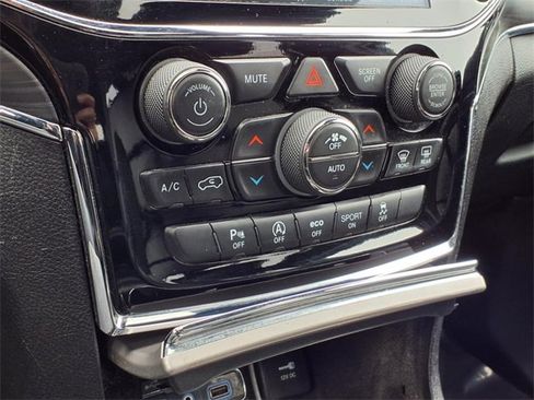 Used 2019 Jeep Grand Cherokee Limited image 15