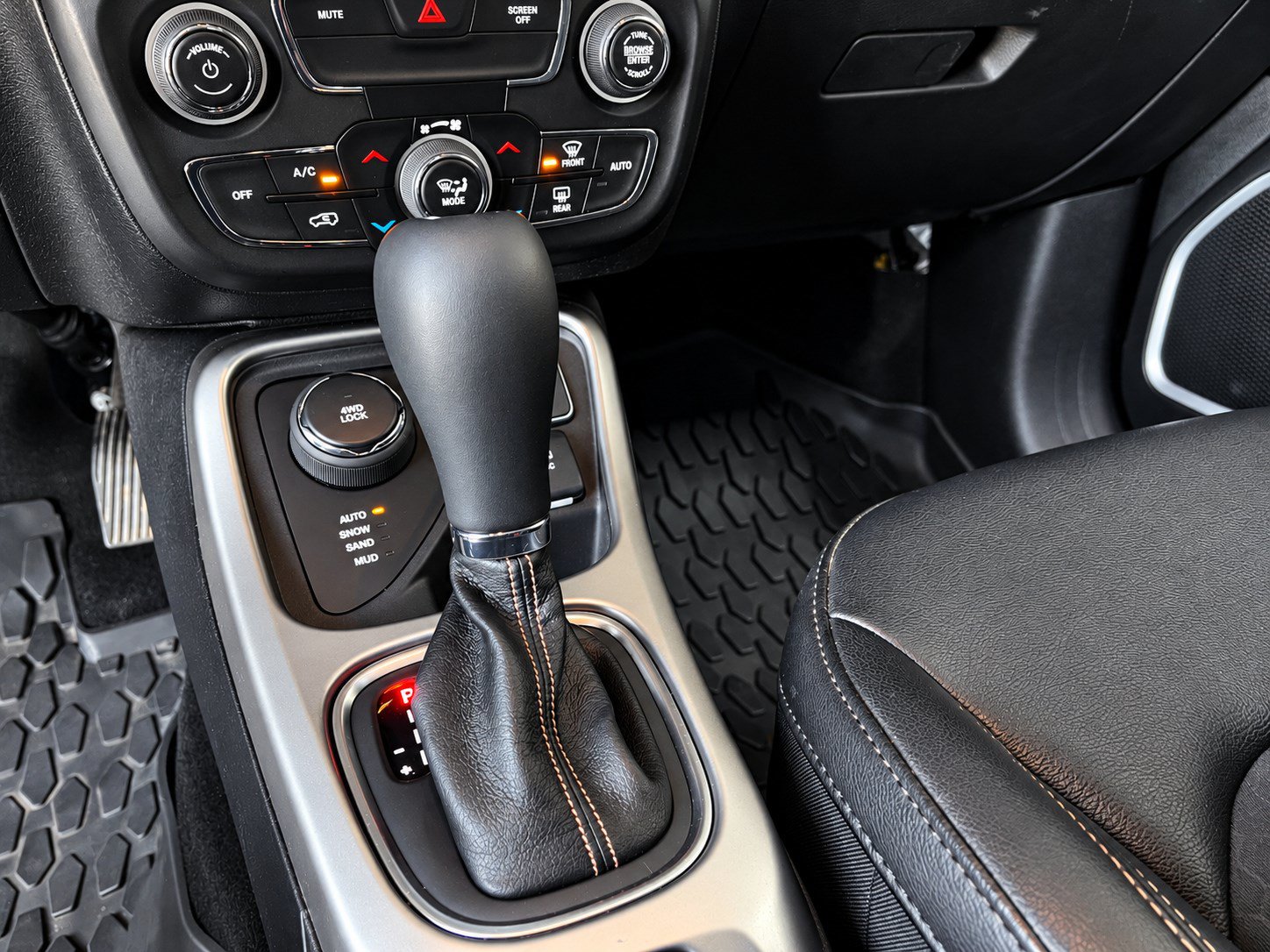 Used 2019 Jeep Compass Latitude w/ Trailer Tow Group AWD/4WD image 16