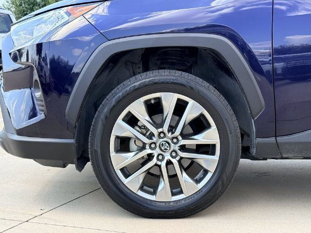 Used 2019 Toyota RAV4 XLE Premium FWD image 9