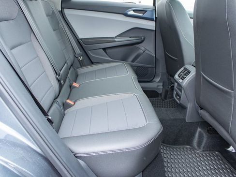 Used 2024 Volkswagen Taos SE image 33