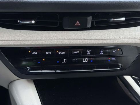Used 2022 Buick Envision Avenir w/ Technology Package II FWD image 5