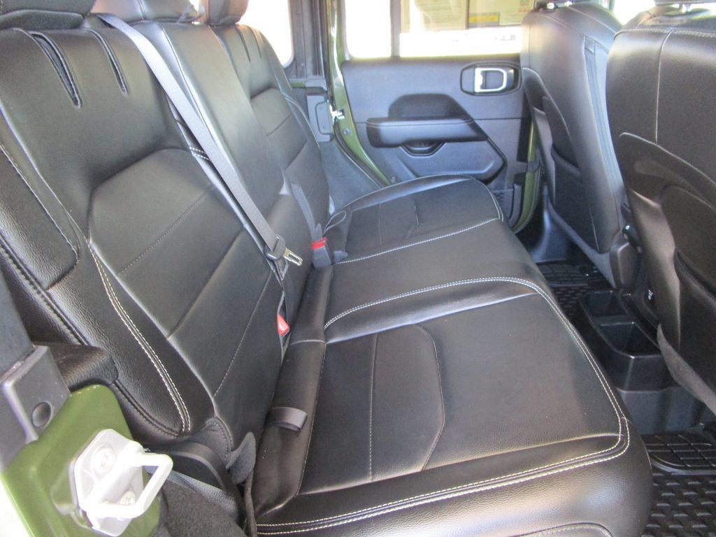 Used 2022 Jeep Wrangler Unlimited Sahara AWD/4WD image 18
