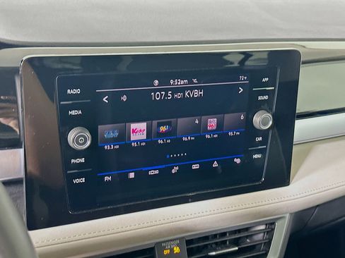 Used 2025 Volkswagen Taos SE image 19