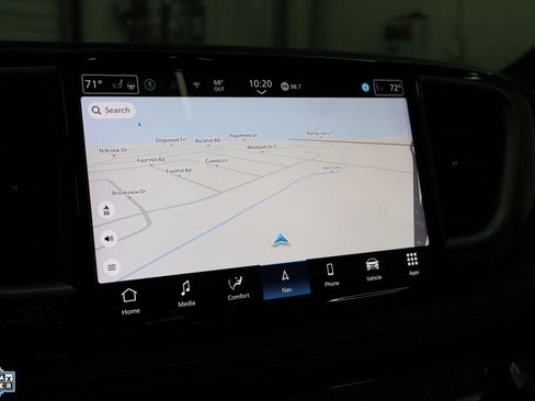 Used 2025 Chrysler Pacifica Limited image 19