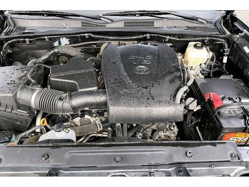 Used 2021 Toyota Tacoma TRD Off-Road image 12