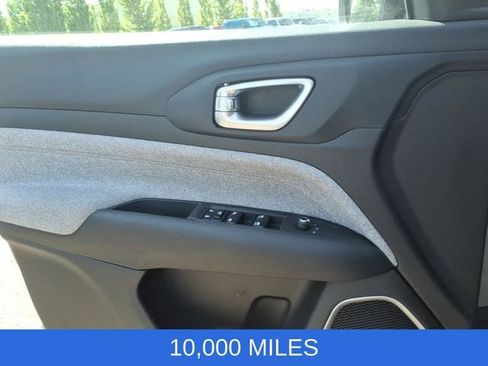 Used 2024 Jeep Compass Latitude AWD/4WD image 21