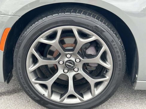 Used 2018 Chrysler 300 S w/ S Model Appearance Package RWD image 10