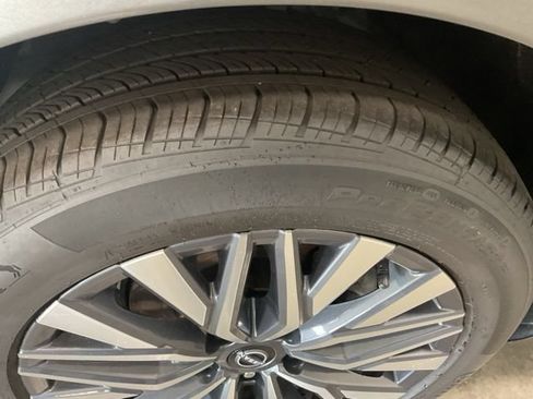 Used 2023 Nissan Altima 2.5 SV AWD/4WD image 8