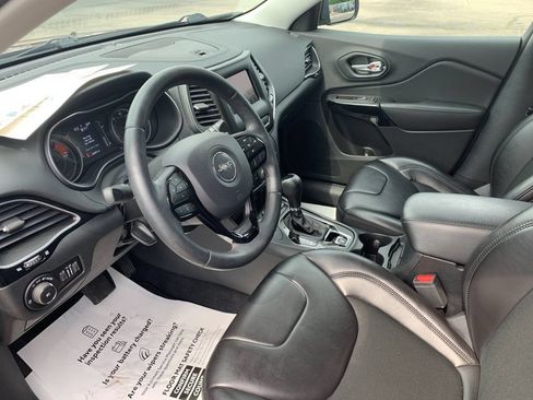 Used 2019 Jeep Cherokee Latitude Plus AWD/4WD image 10