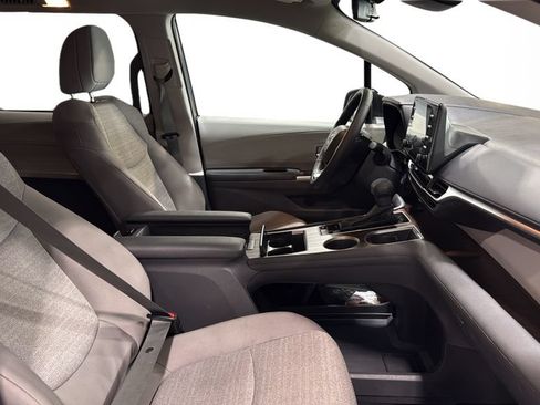 Used 2024 Toyota Sienna LE AWD/4WD image 10