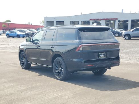 New 2027 Lincoln Navigator Reserve w/ Jet Appearance Package AWD/4WD image 3