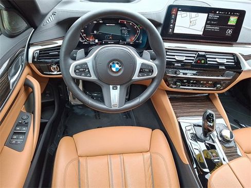 Used 2023 BMW M550i xDrive w/ Dynamic Handling Package image 11