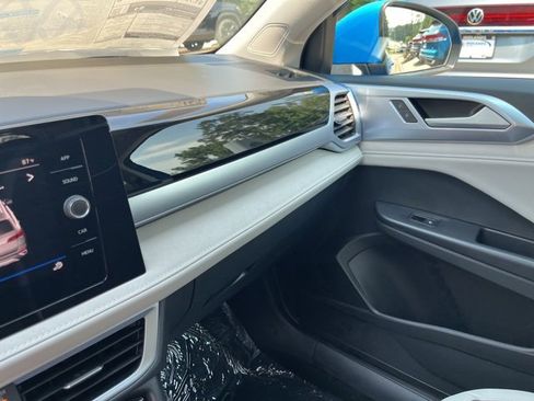 New 2025 Volkswagen Taos SE image 23
