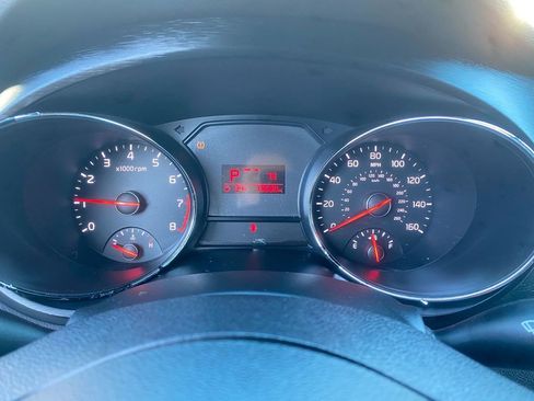 Used 2018 Kia Sedona L image 18