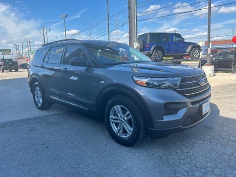 Used 2022 Ford Explorer XLT image 4